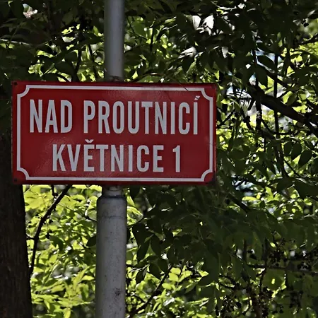 ゲストハウス Lavka Květnice